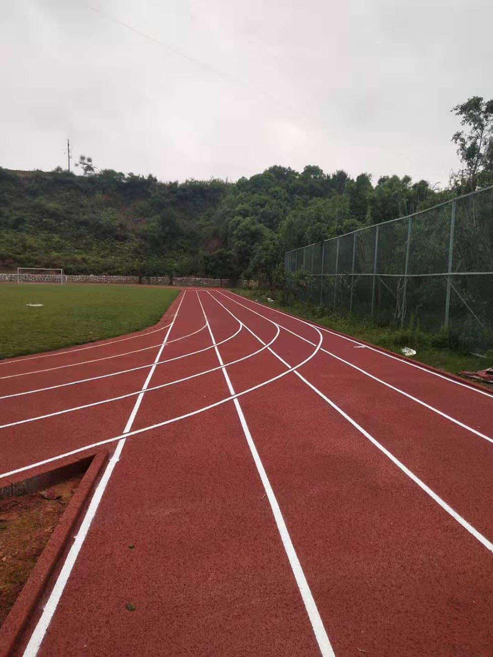 学校塑胶跑道维护规范要求 学校塑胶跑道场地铺设