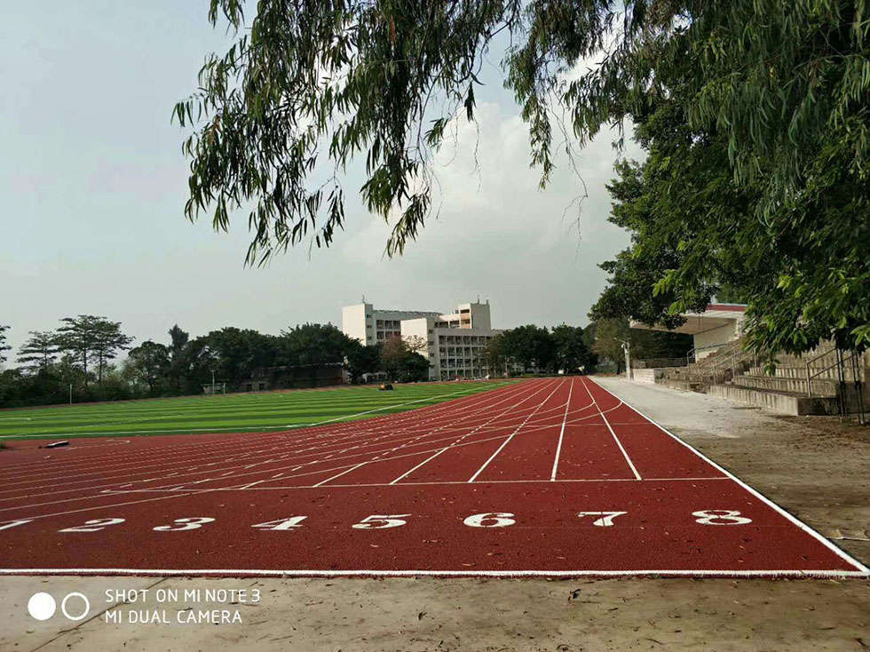 学校塑胶跑道工程流程 橡胶跑道制造商