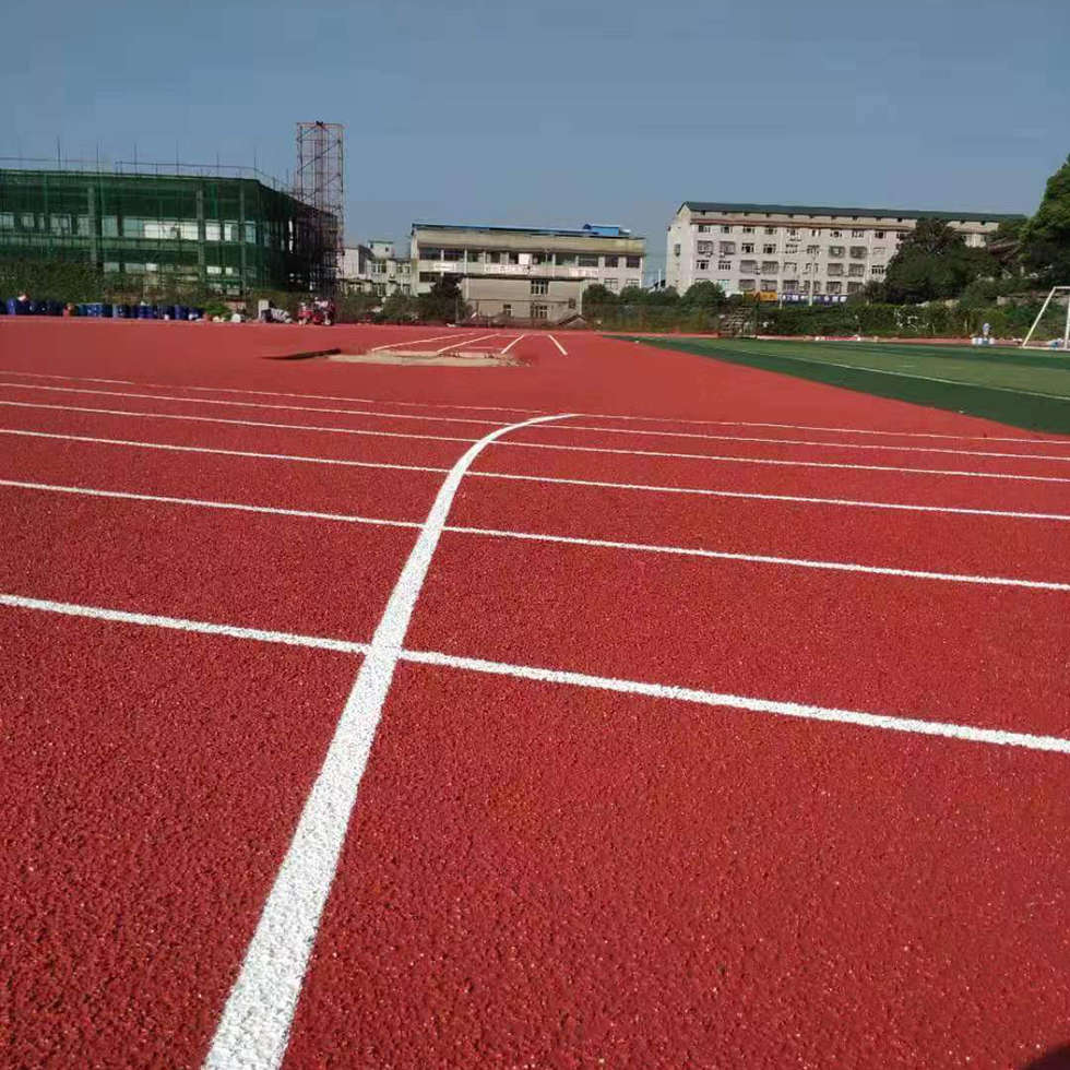 学校操场塑胶跑道按多少年折旧 体育馆实木运动地板安装十大品牌