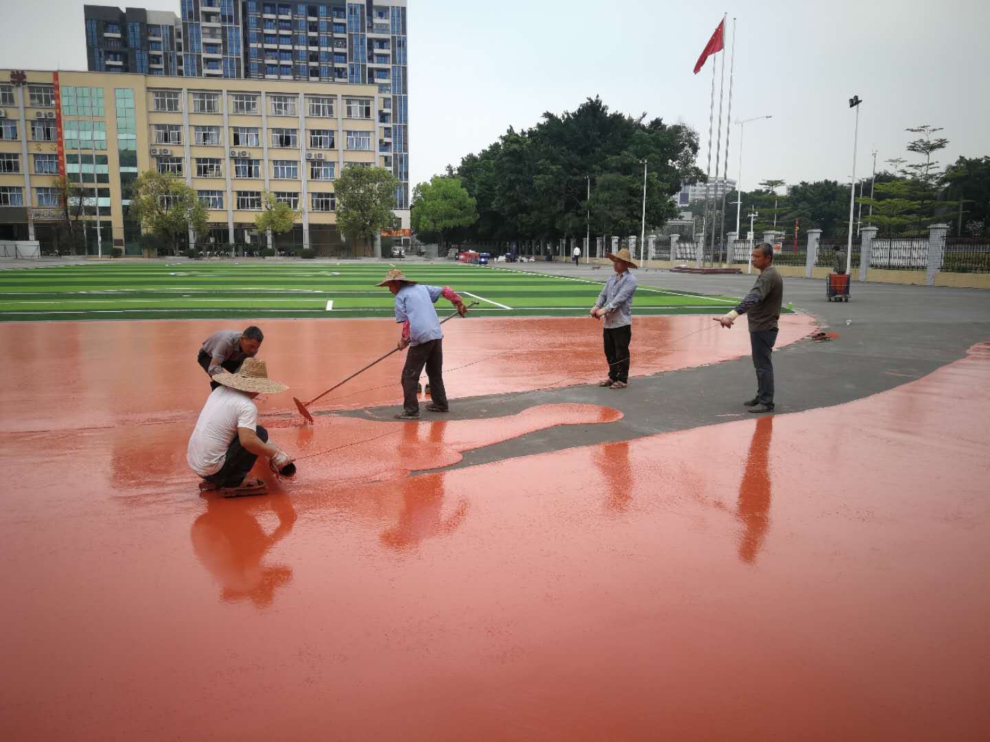 上海橡胶跑道沥青地面基层要求