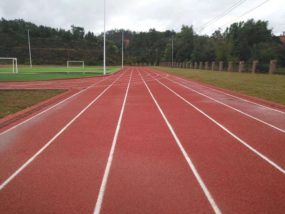 学校塑胶跑道为什么适用于各级体育比赛场地