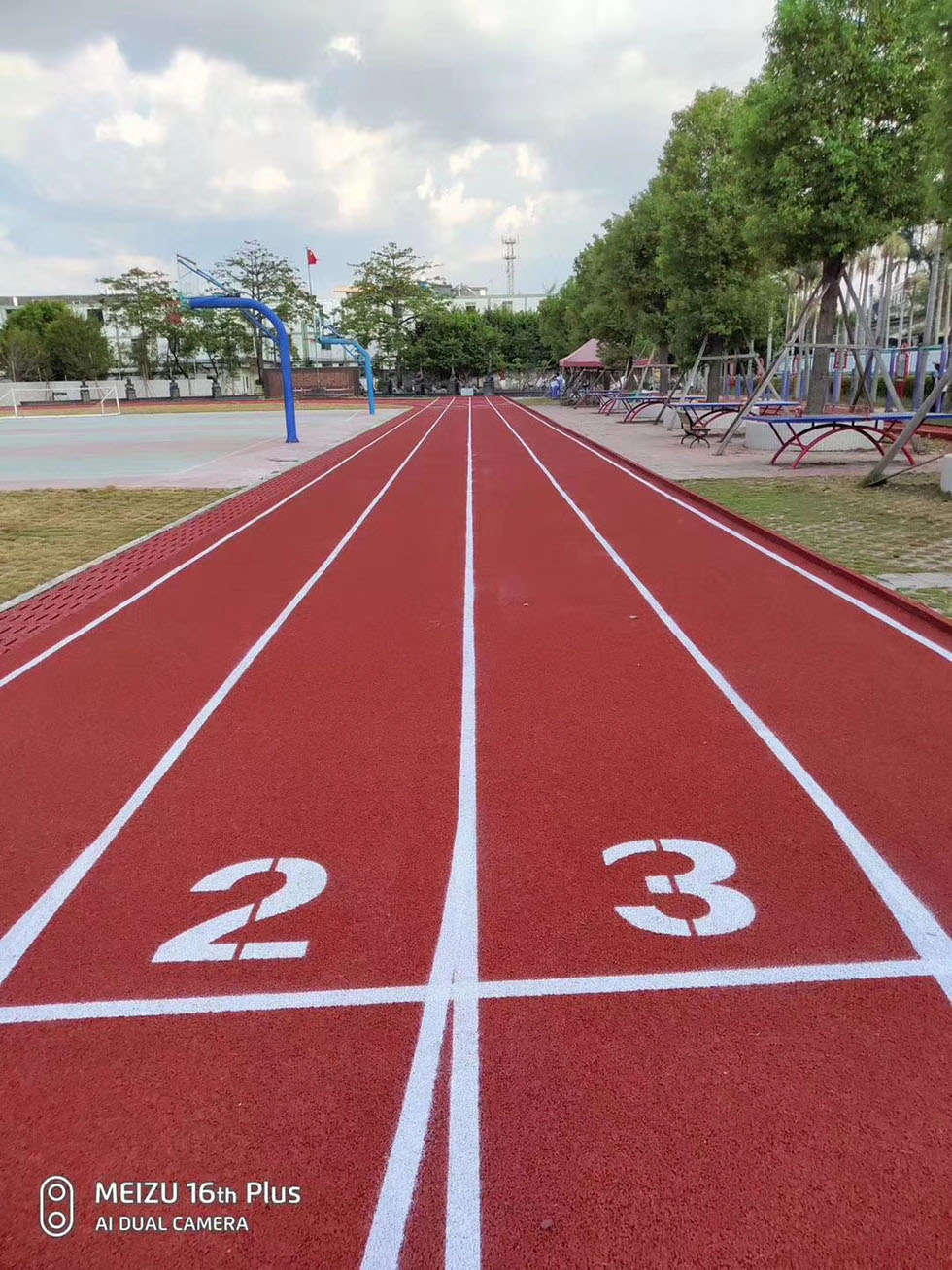 預制型學校塑膠跑道與其他跑道有什么區別