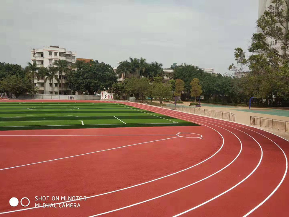 学校塑胶跑道在体育运动场所的应用