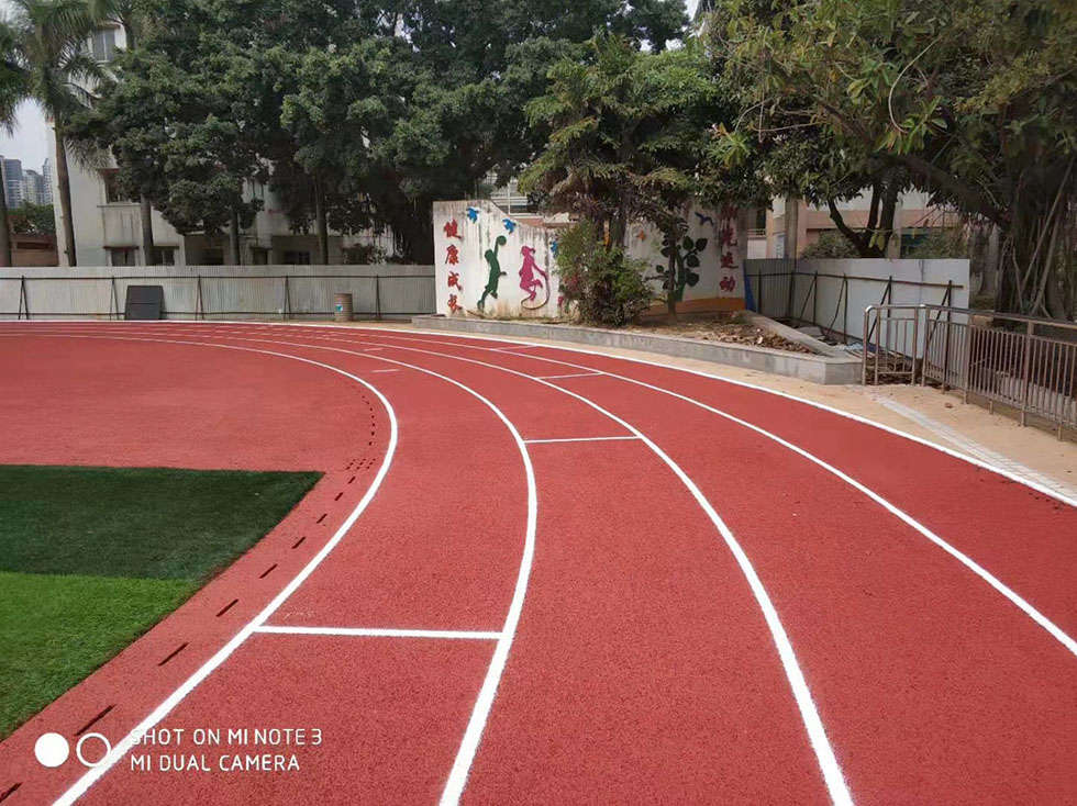 广东健伦新材料学校塑胶跑道的优势