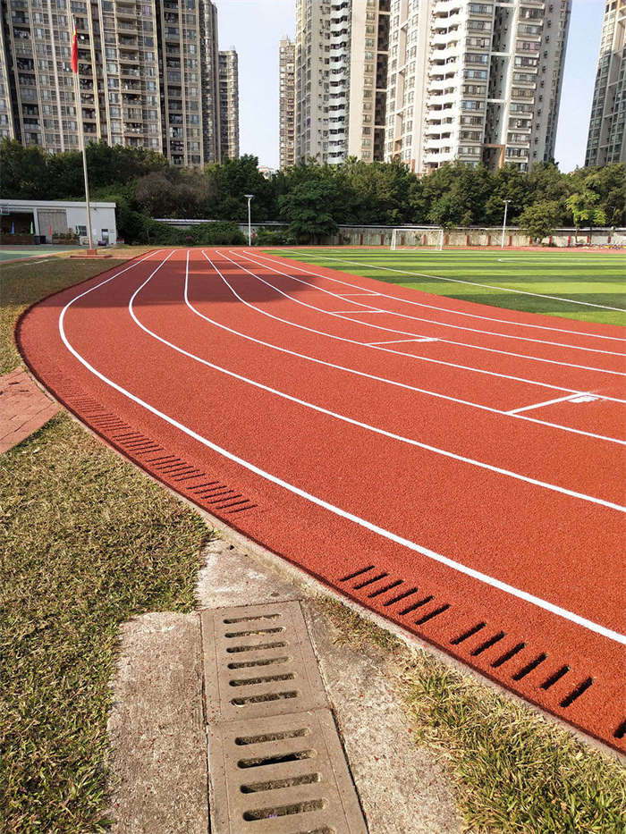 关于PVC弹性地板和学校塑胶跑道的区别