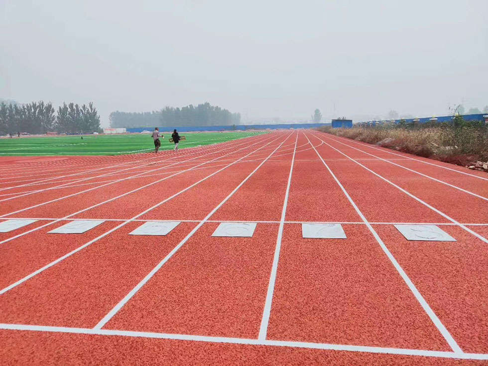 学校塑胶跑道厂家介绍各类标准学校塑胶跑道及球场的尺寸面积数据