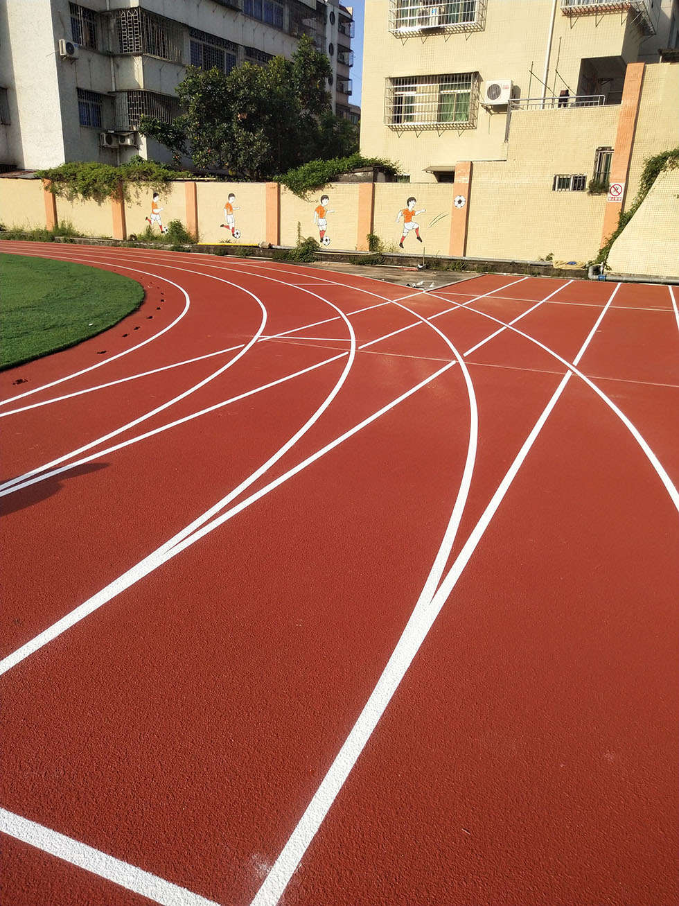 广东健伦体育厂家介绍EPDM学校塑胶跑道的类型及特点
