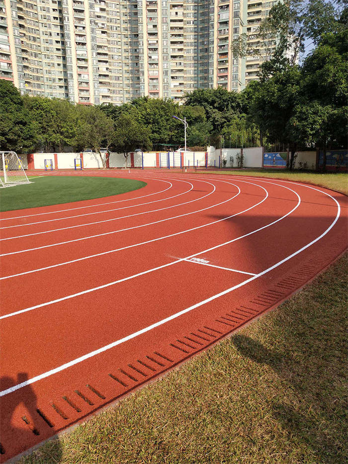 广东健伦体育厂家讲述丙烯酸材料球场一般做几个厚度