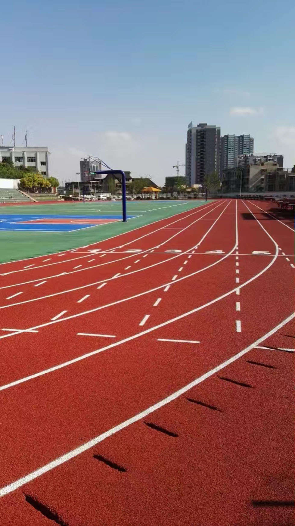 广东学校塑胶跑道厂家分享如何保养维护学校塑胶跑道